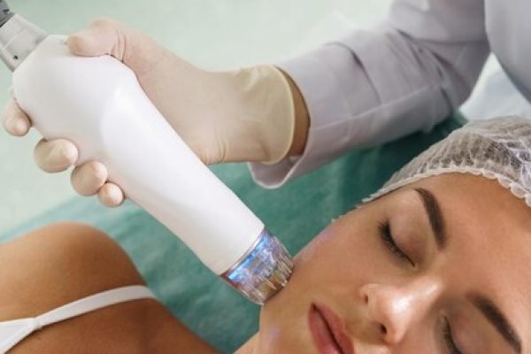 doctor-beautiful-woman-client-radiofrequency-lifting-treatment-medical-aesthetic-clinic_144962-18346 (1)