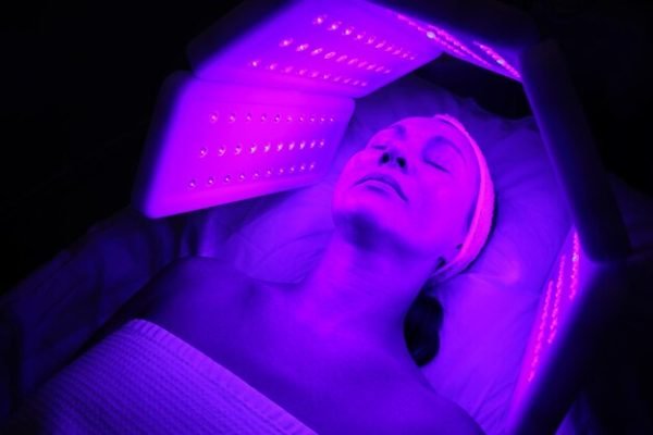 elderly-woman-undergoes-facial-rejuvenation-procedure-woman-face-lt-red-light-treatment-beauty-clinic-cosmetology_168410-2500