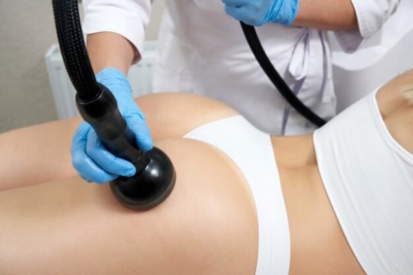 professional-cosmetologist-using-ultrasound-cavitation-machine-female-buttock_130111-5166 professional-cosmetologist-using-ultrasound-cavitation-machine-female-buttock_130111-5166